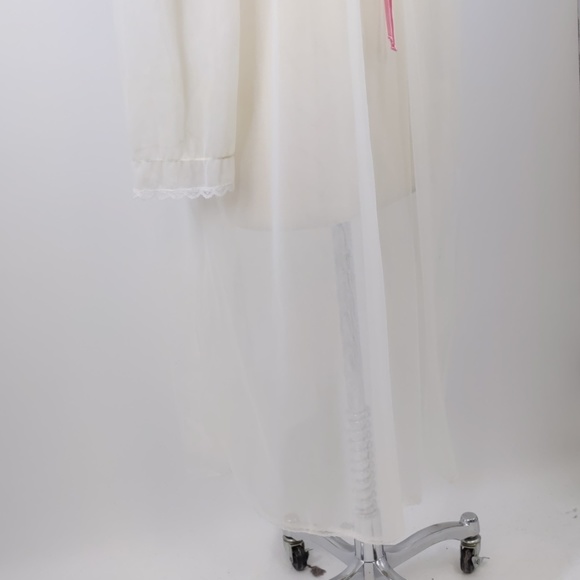 Dream away white robe with white trim/pink edge-L - Picture 2 of 5